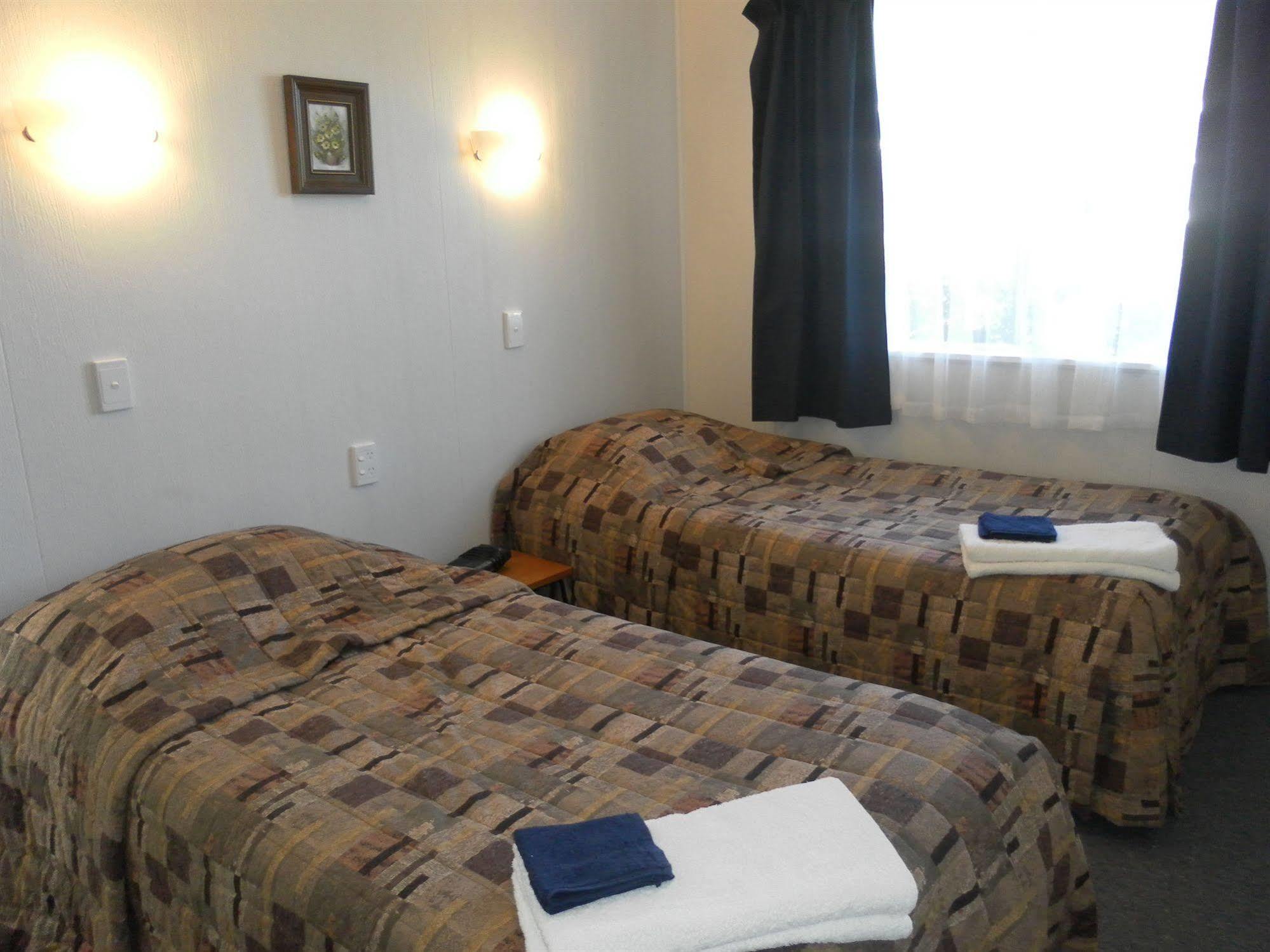 Beachside Sunnyvale Motel Пиктън Екстериор снимка