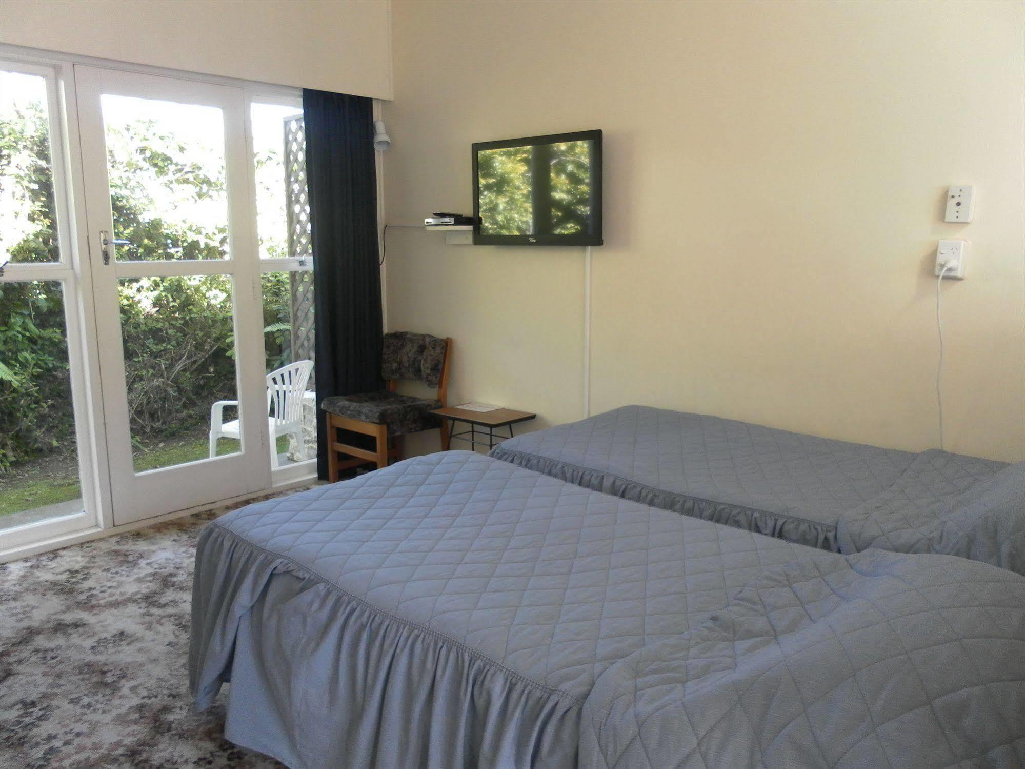 Beachside Sunnyvale Motel Пиктън Екстериор снимка