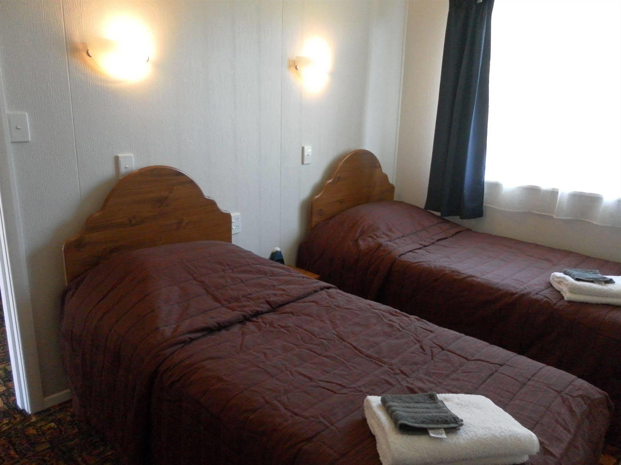 Beachside Sunnyvale Motel Пиктън Екстериор снимка